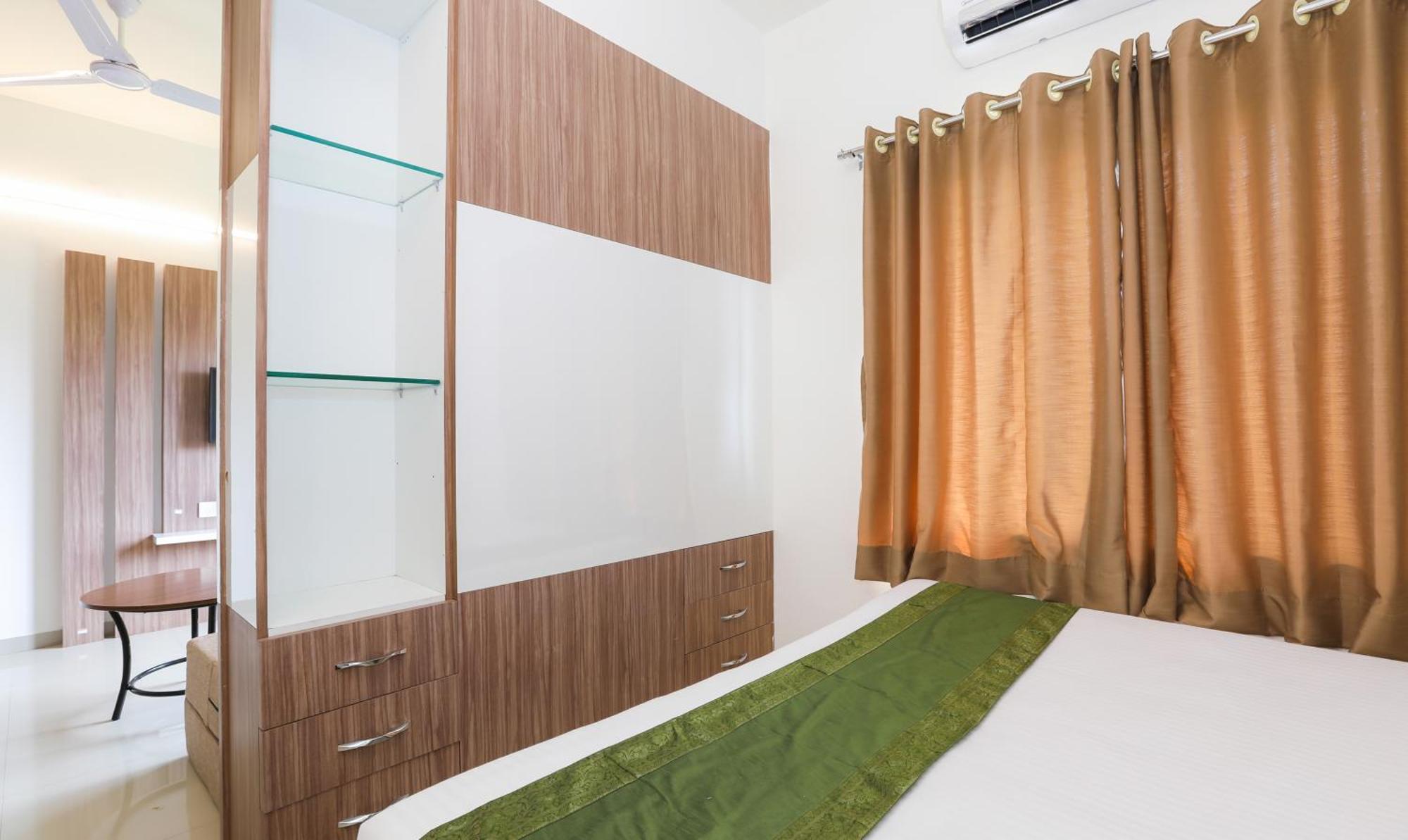 Treebo Sapphire Studio Нашик Екстериор снимка
